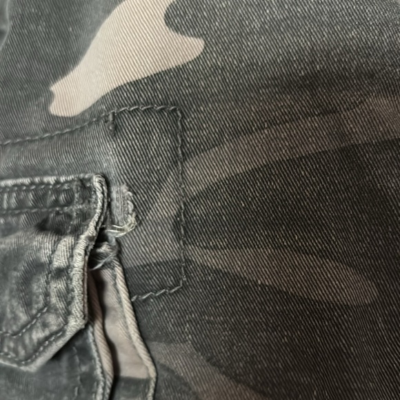 Lee dungarees camo shorts size 40 - Picture 2 of 7